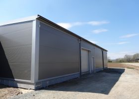 Přístavba montovaného skladu s chladírnou v Brně, Farma Ráječek