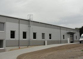 betonová hala s administrativní budovou Thome Lighting s.r.o. v Kamenickém Šenově I