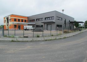 barevné opláštění VARIA - PLUS spol. s r.o., skladová hala v Plzni III