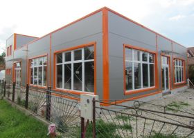 montovaná ocelová hala s prodejnou KOALA, Nitra