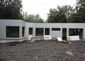 průběh stavby montované prodejní haly myčky SPA for CARS