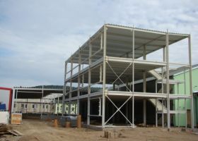 skladové montované haly s administrativní budovou D.TRI spol. s r.o. v Kuřimi II