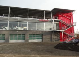 schodiště u betonové montované haly InterAuto Doležal, a.s.