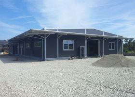 úprava terénu kolem výrobní haly vinařství