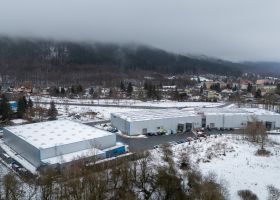 Zimní pohled na skladovou a logistickou halu MM Spedition od HAK PROFI