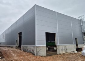 Opláštění montované haly