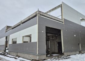 Logistická hala v Milovicích od HAK PROFI