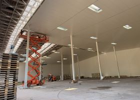 Montovaná hala se světlíky při realizaci