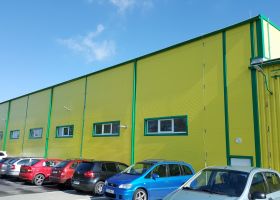 barevné opláštění Hala lisovny a kompletace ve Slavkově u Uherského Brodu
