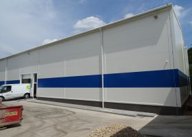 výrobní hala v Brně, pohled z ulice